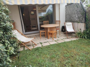 Studio jardin 300 m plage